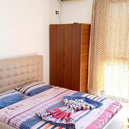 One Bedroom At 400 M Away From The With Enclosed Garden And Wifi *